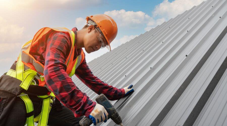 Professional gutter cleaning in McCallsburg, IA